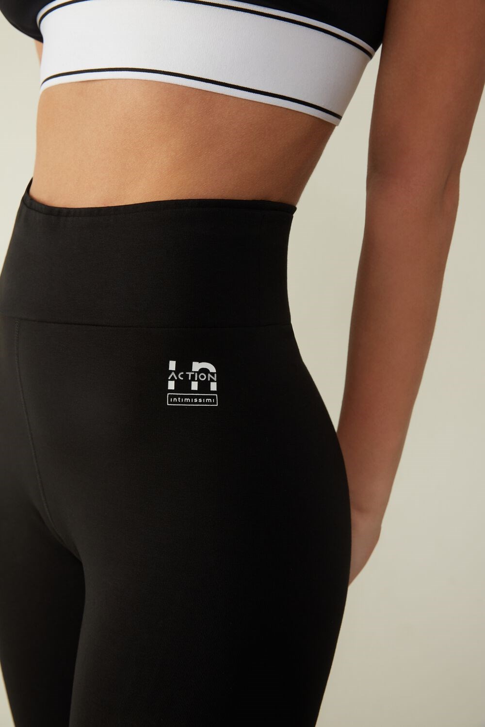 Black - 019 - Black Intimissimi In Action Capri Leggings in Organic Stretch Cotton | IXOPZ9621