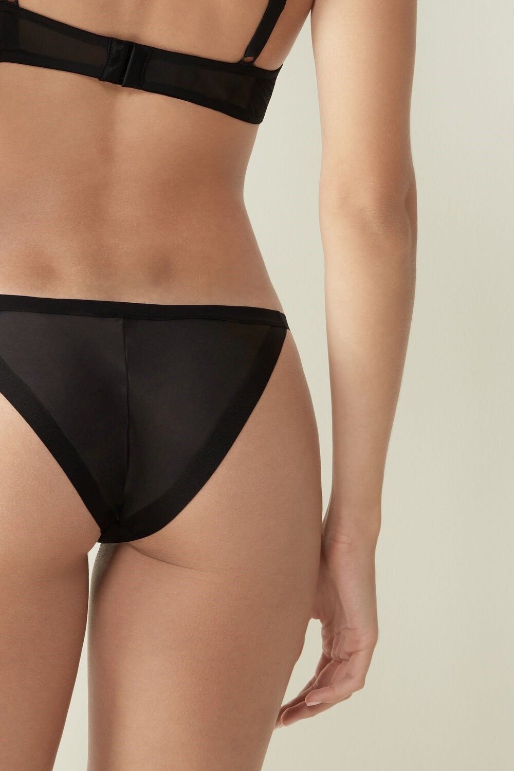 Black - 019 - Black Intimissimi Invisible Touch String Panties | BALRE1653