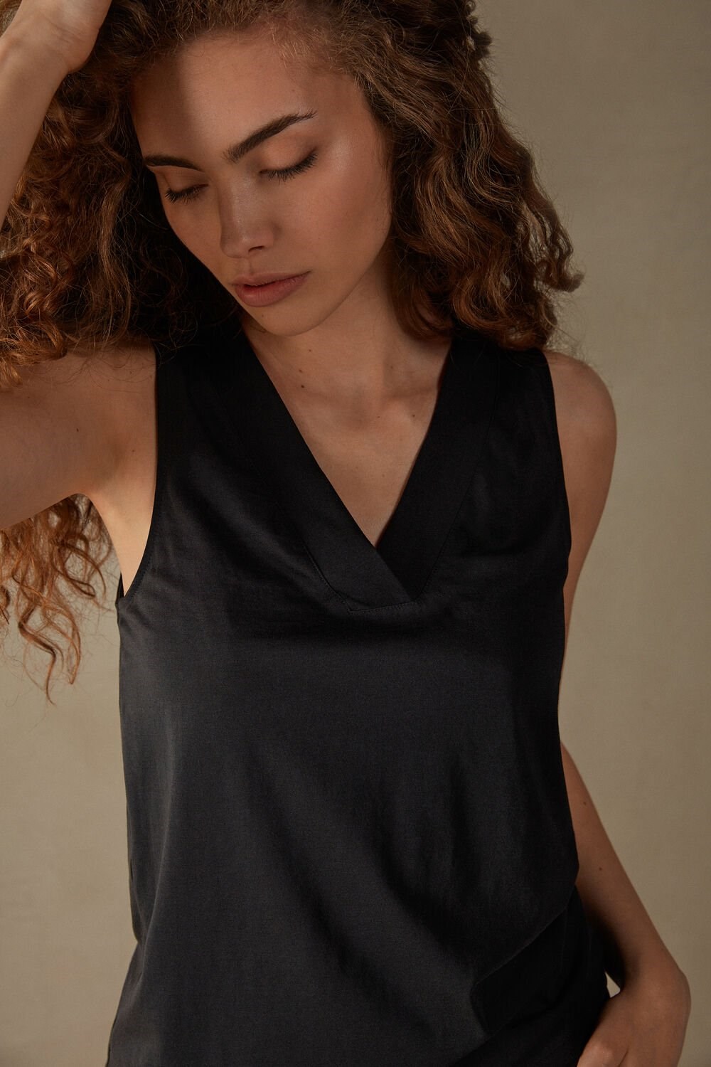 Black - 019 - Black Intimissimi V-neck Top in Supima® Ultrafresh Cotton | ZKEGJ7108