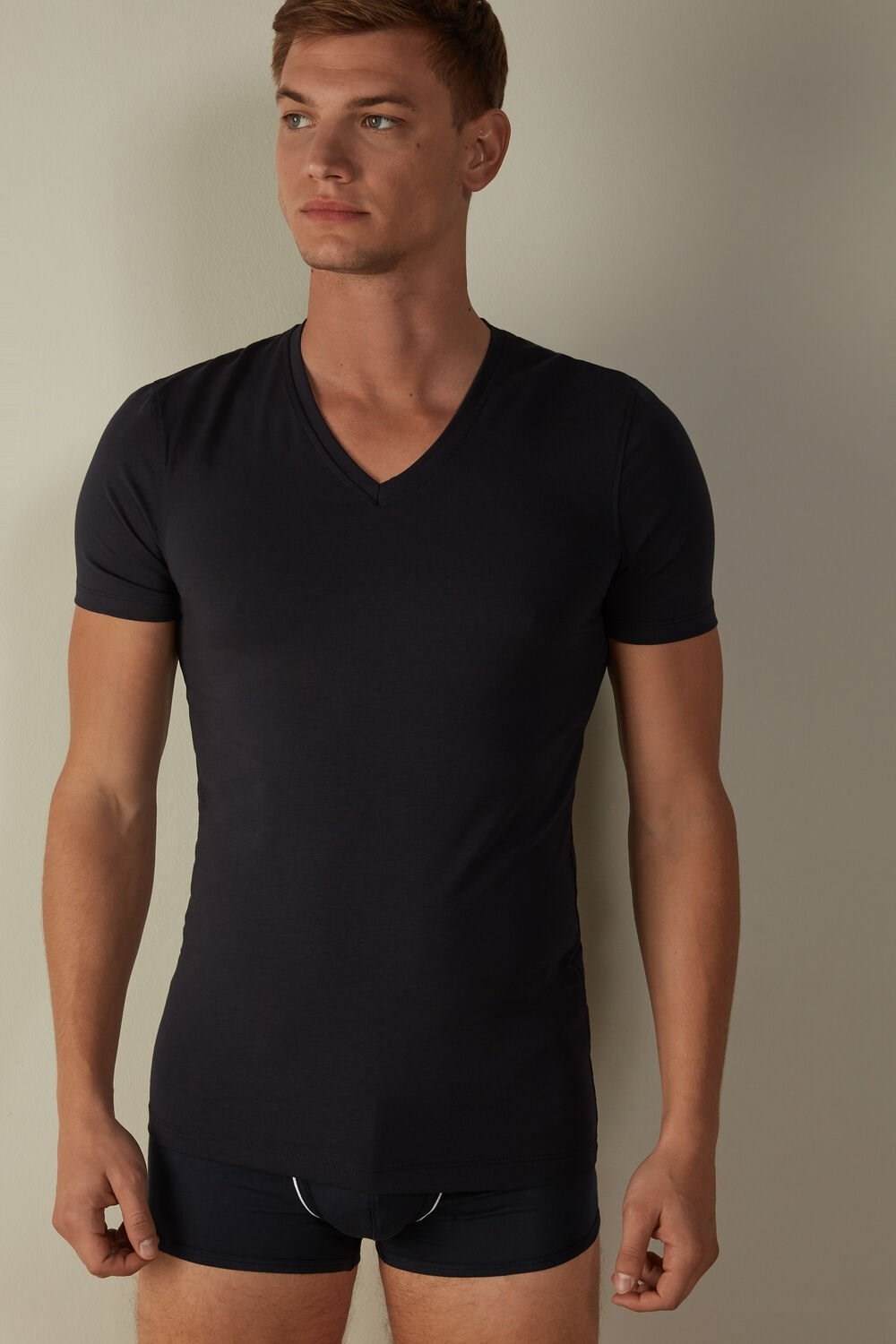 Blue - 800 - Midnight Blue Intimissimi V-neck T-shirt in Stretch Supima® Cotton | AQOLY1695