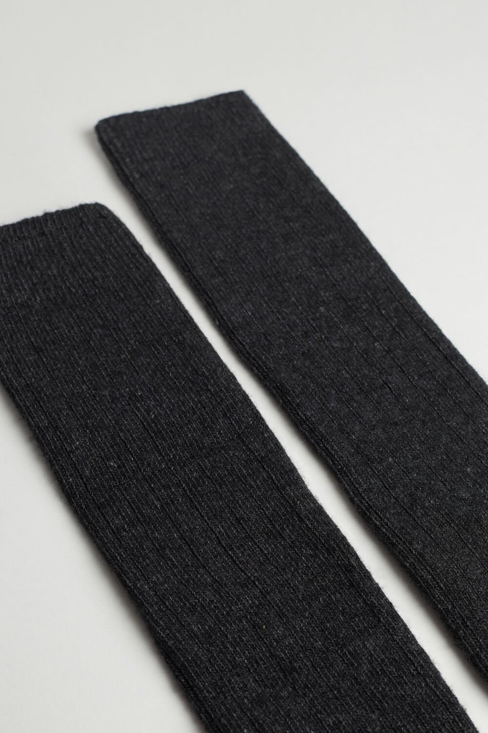 Grey - 780 - Anthracite Intimissimi Long Ribbed Socks in Cashmere and Wool | RPUJY9862