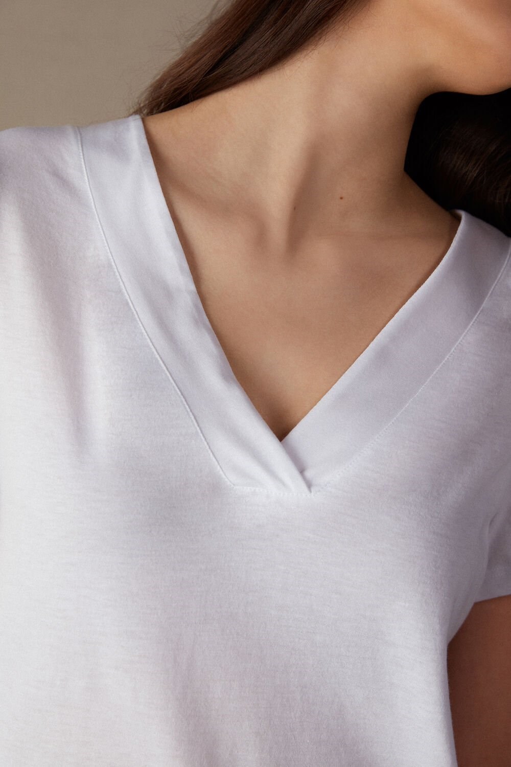 White - 001 - White Intimissimi Short Sleeve V-neck Top in Supima® Ultrafresh Cotton | KEXQN3682