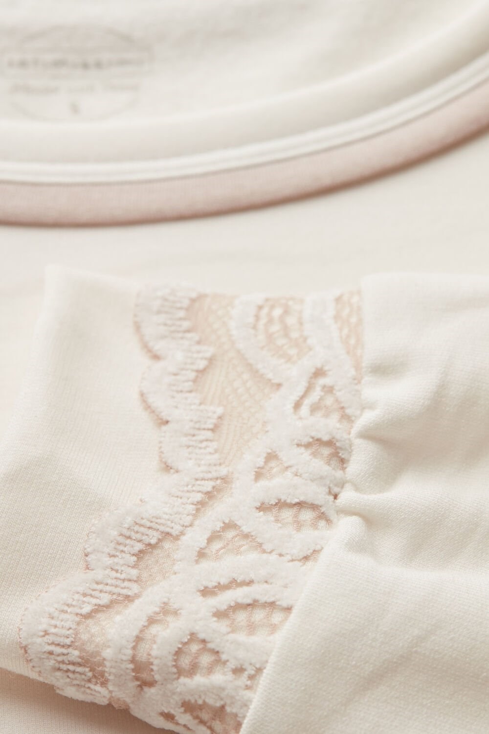 White - 157j - Powder White / Dusty Pink Intimissimi Romantic Bedroom Top in Modal with Wool | QICSX8931